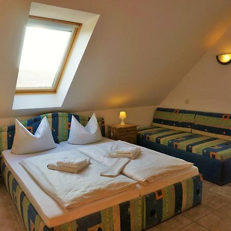 Pension Am Deich Kroslin Bagian luar foto